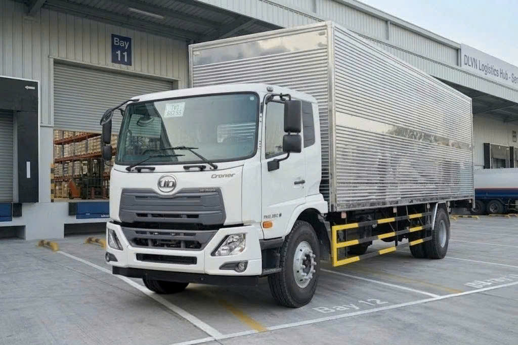 UD Trucks PKE 250 thùng kín